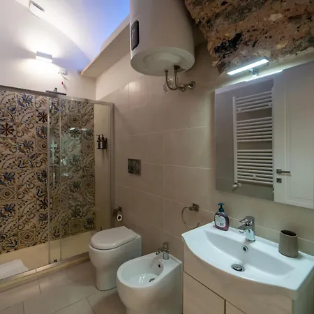 Bellinikatanesuite Guest house *