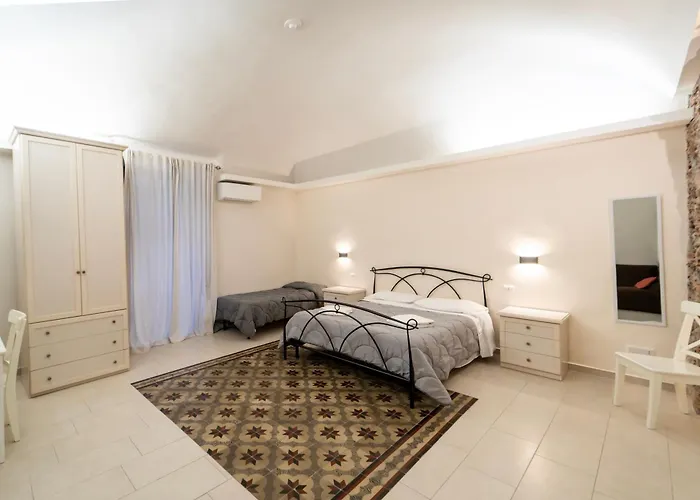 Bellinikatanesuite Pensión 4*